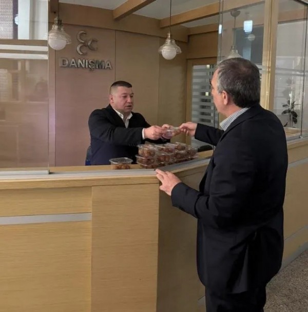 Bahçeli'den duygusal hareket! Ferdi Tayfur için lokma döktürdü